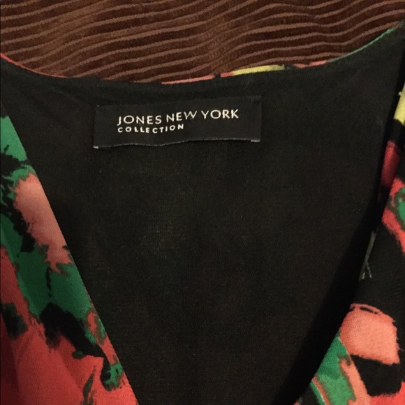 Jones front cross over top. - Picture 2 of 2